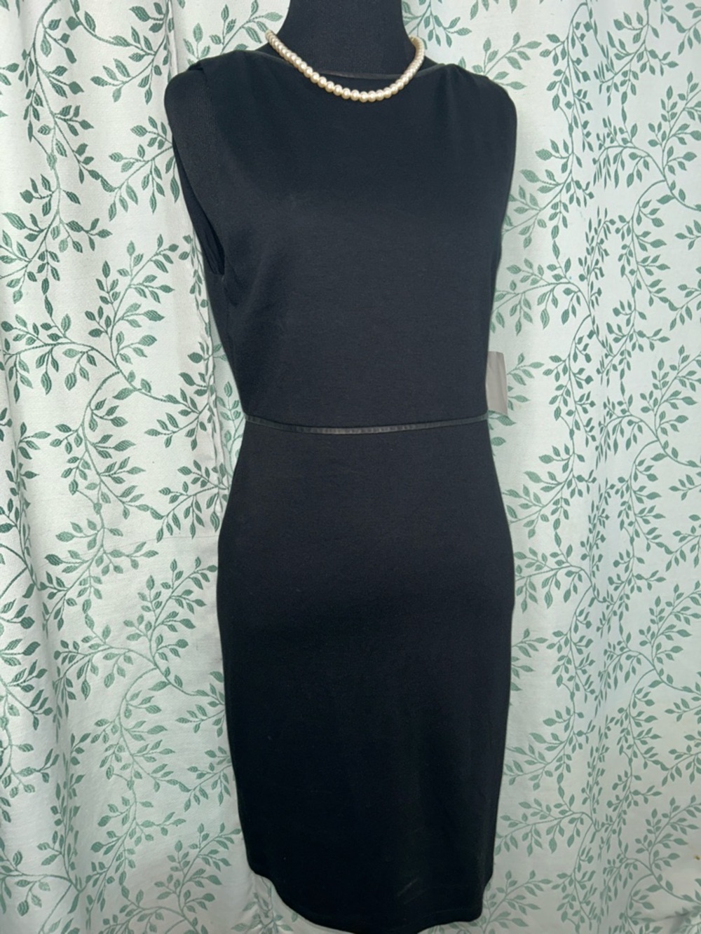 Alice + Olivia Black Sleeveless Midi Sheath Dress